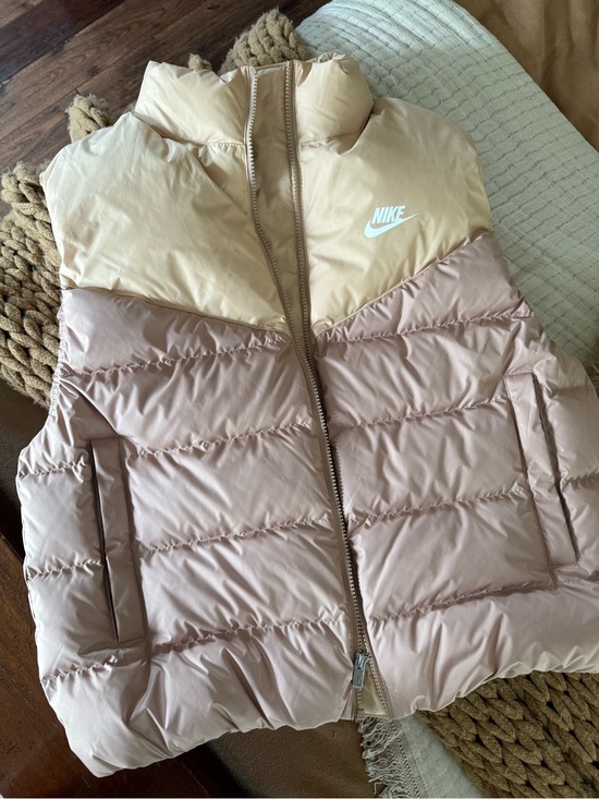 Nike Jackets & Blazers - NIKE Two-Tone Puffer Vest in Cream & Blush size medium